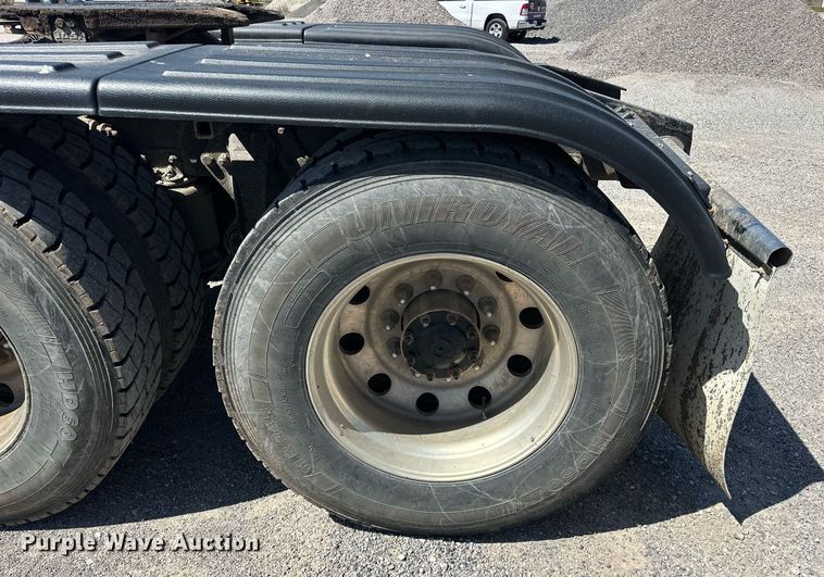 image for item EJ8617 2015 Freightliner Coronado semi truck