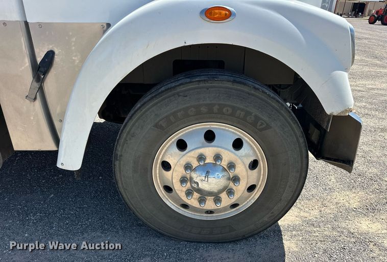 image for item EJ8617 2015 Freightliner Coronado semi truck