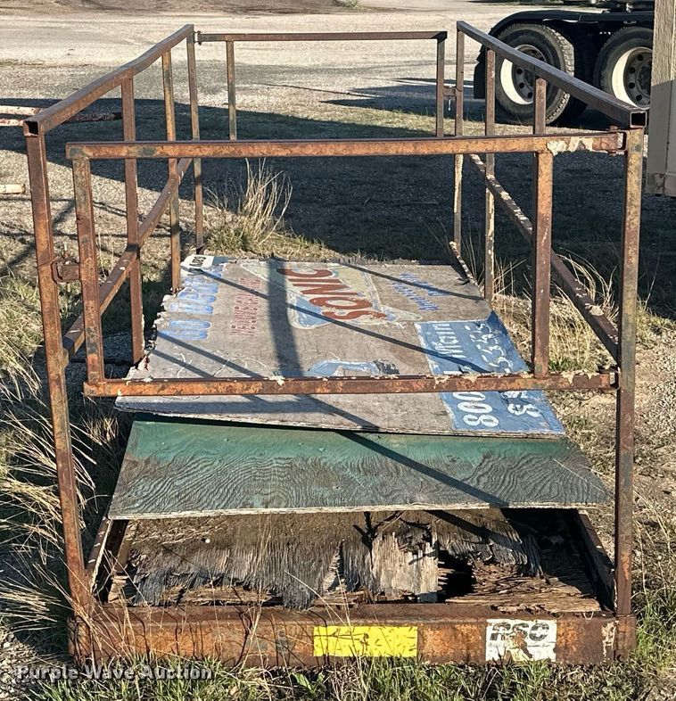 image for item EJ8618 Man basket