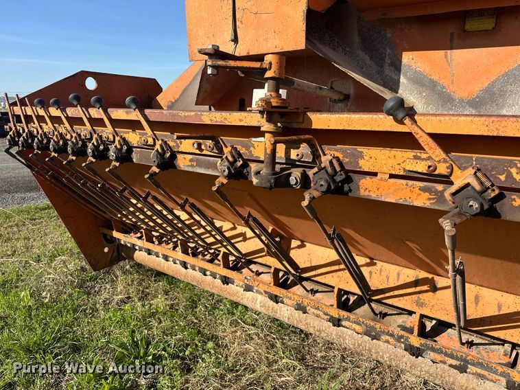 image for item EJ8622 Etnyre chip spreader