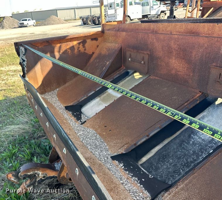 image for item EJ8622 Etnyre chip spreader