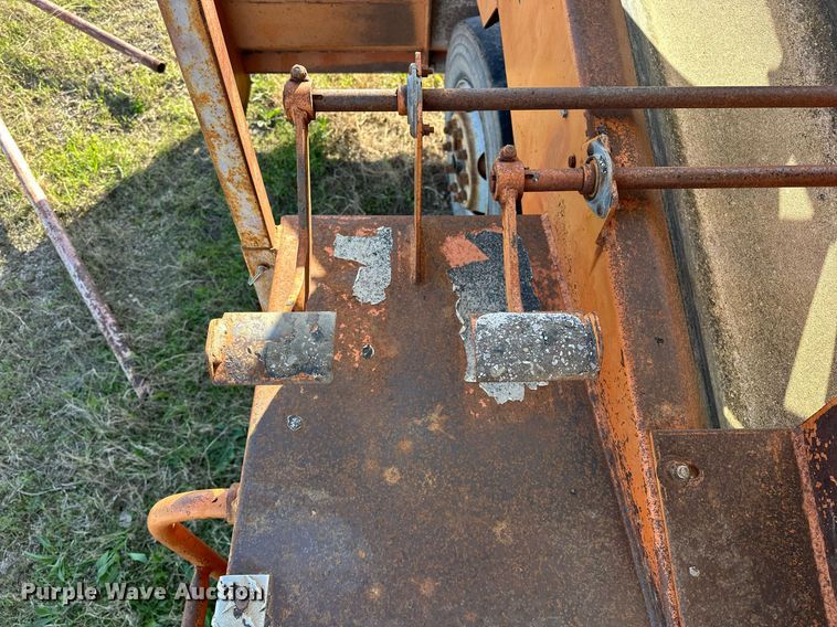 image for item EJ8622 Etnyre chip spreader