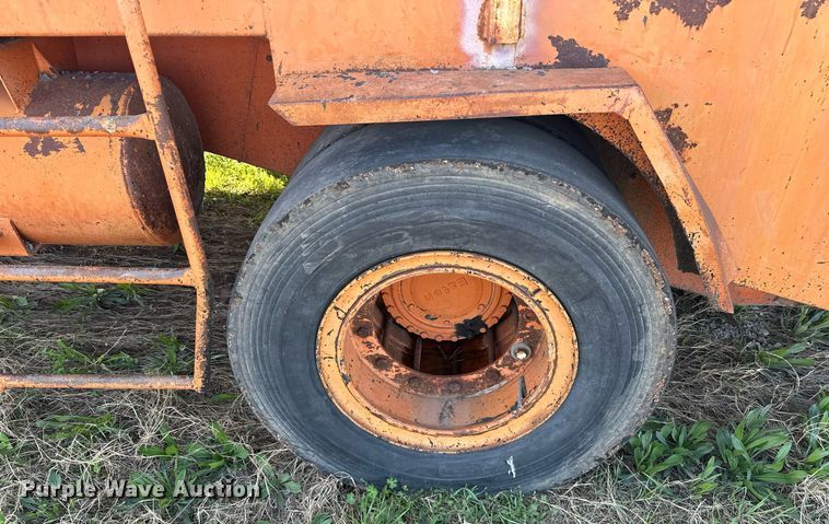 image for item EJ8622 Etnyre chip spreader