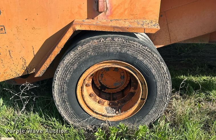 image for item EJ8622 Etnyre chip spreader