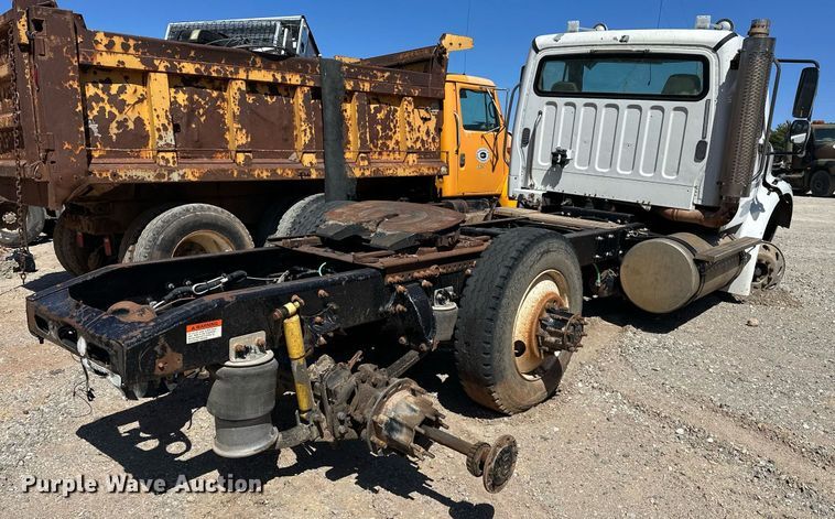 image for item EK0543 2006 Freightliner Business Class M2 semi truck