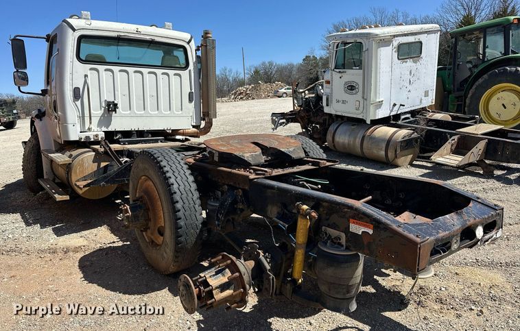 image for item EK0543 2006 Freightliner Business Class M2 semi truck