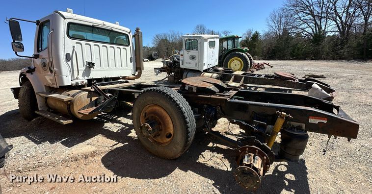 image for item EK0543 2006 Freightliner Business Class M2 semi truck