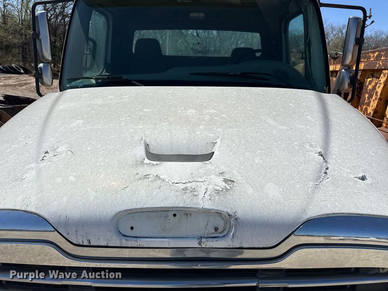 image for item EK0543 2006 Freightliner Business Class M2 semi truck