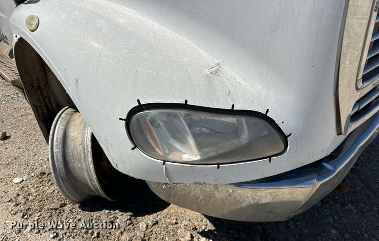 image for item EK0543 2006 Freightliner Business Class M2 semi truck