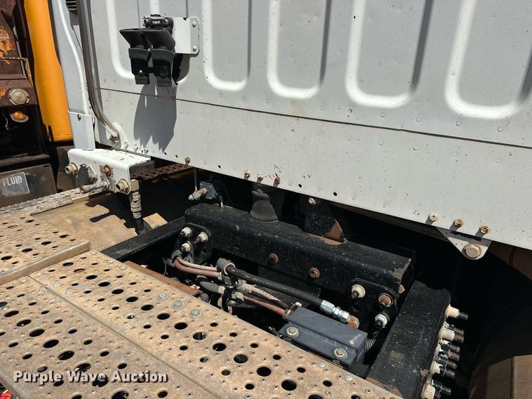 image for item EK0543 2006 Freightliner Business Class M2 semi truck