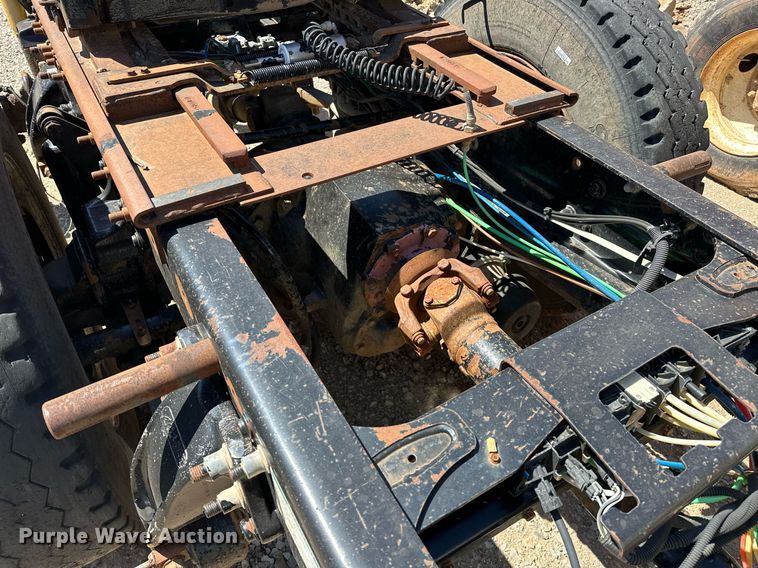 image for item EK0543 2006 Freightliner Business Class M2 semi truck