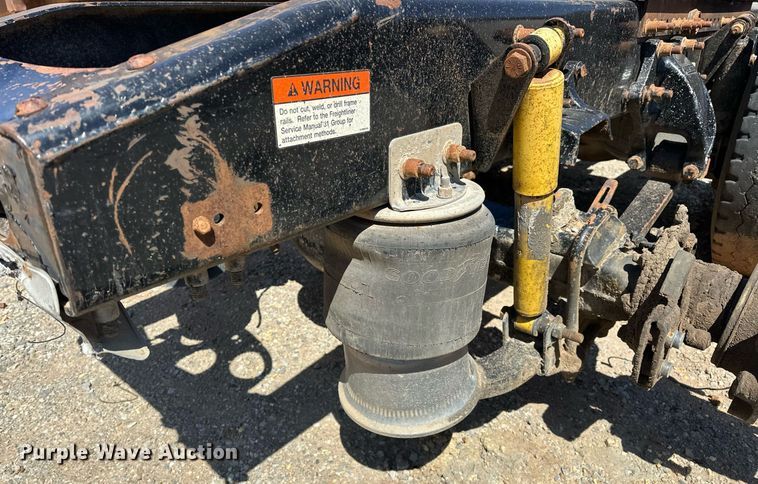 image for item EK0543 2006 Freightliner Business Class M2 semi truck