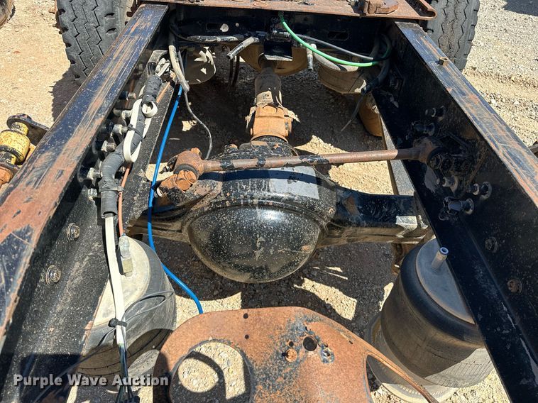 image for item EK0543 2006 Freightliner Business Class M2 semi truck