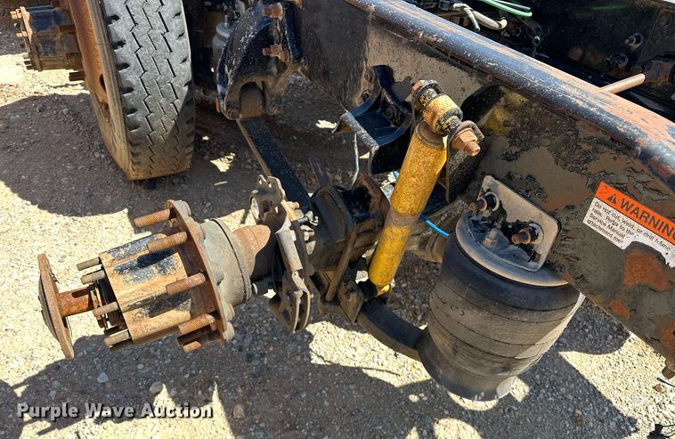 image for item EK0543 2006 Freightliner Business Class M2 semi truck