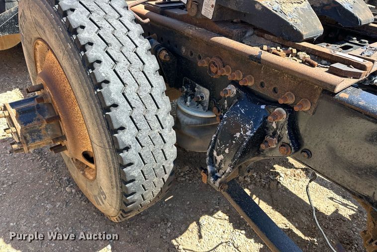 image for item EK0543 2006 Freightliner Business Class M2 semi truck