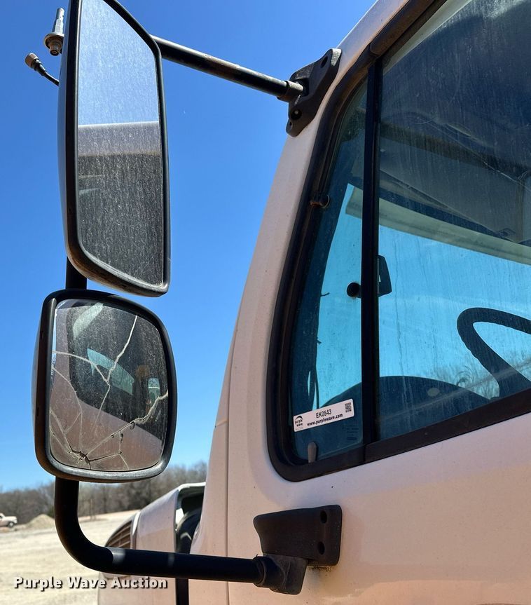 image for item EK0543 2006 Freightliner Business Class M2 semi truck