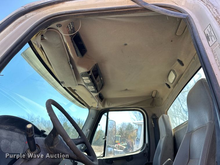 image for item EK0543 2006 Freightliner Business Class M2 semi truck