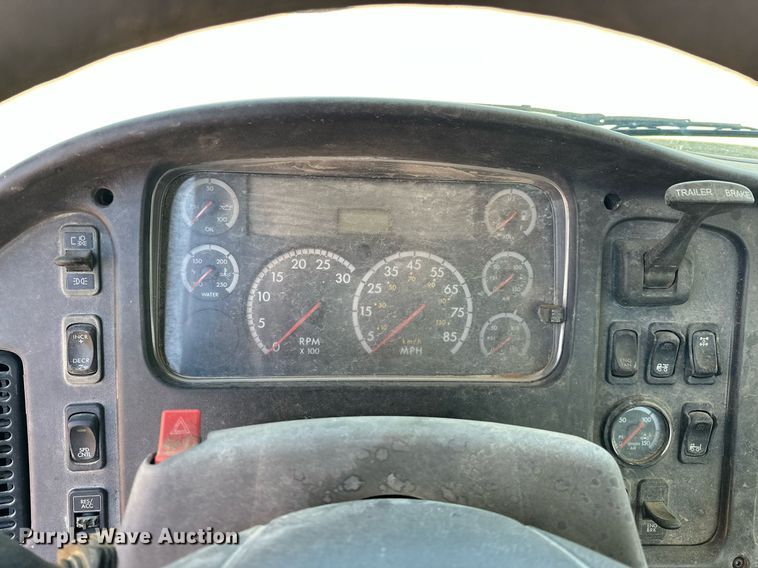 image for item EK0543 2006 Freightliner Business Class M2 semi truck