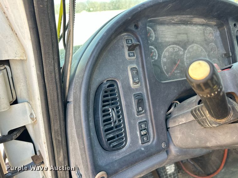 image for item EK0543 2006 Freightliner Business Class M2 semi truck