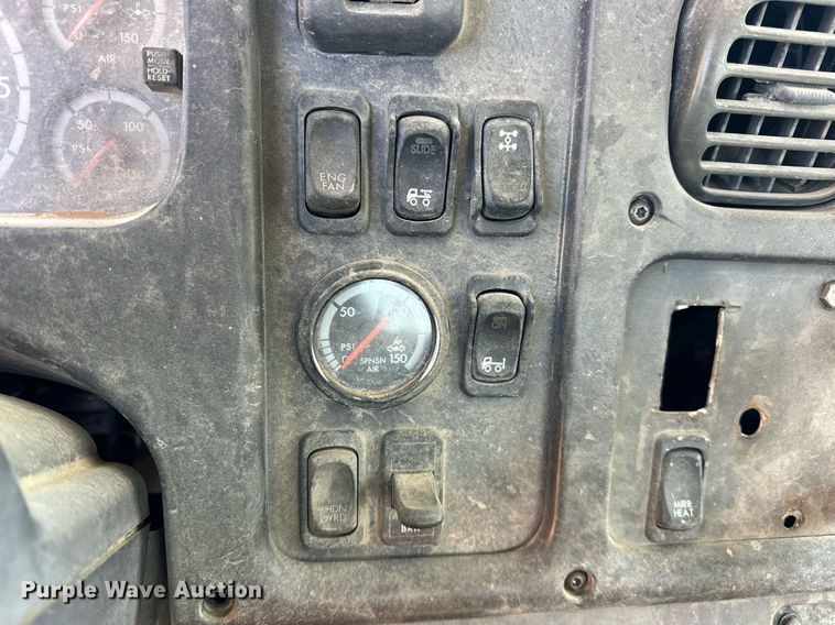 image for item EK0543 2006 Freightliner Business Class M2 semi truck