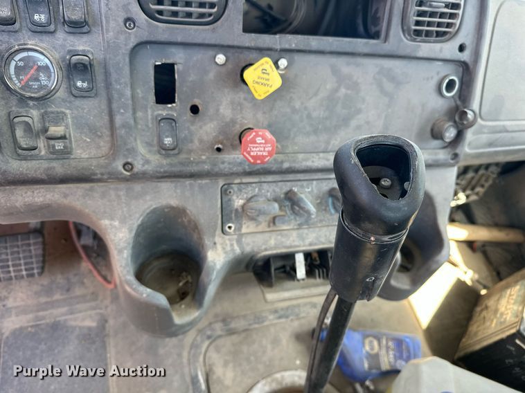 image for item EK0543 2006 Freightliner Business Class M2 semi truck