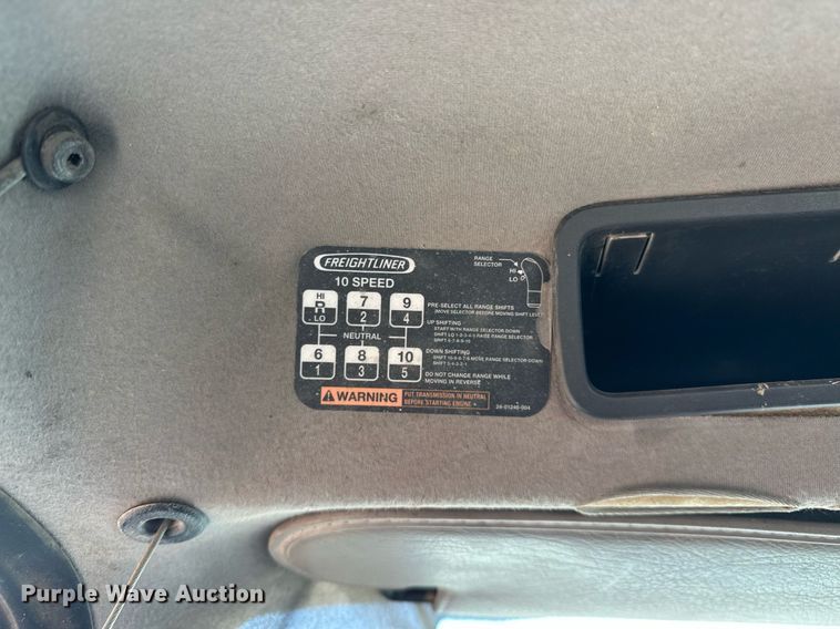 image for item EK0543 2006 Freightliner Business Class M2 semi truck