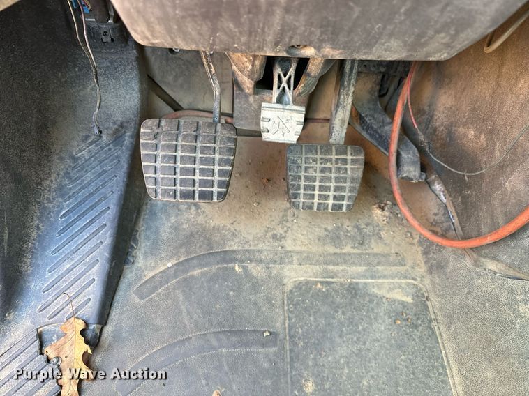 image for item EK0543 2006 Freightliner Business Class M2 semi truck