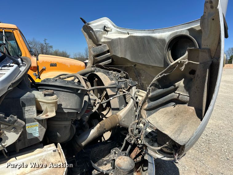 image for item EK0543 2006 Freightliner Business Class M2 semi truck