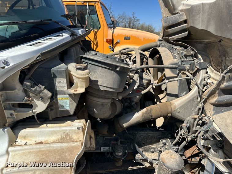 image for item EK0543 2006 Freightliner Business Class M2 semi truck