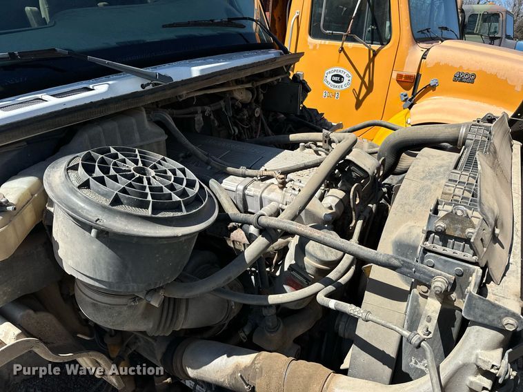 image for item EK0543 2006 Freightliner Business Class M2 semi truck