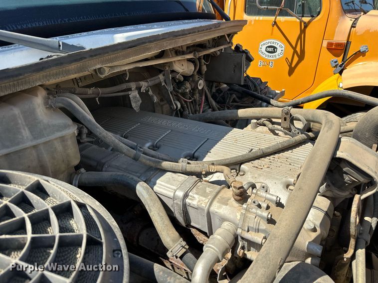 image for item EK0543 2006 Freightliner Business Class M2 semi truck