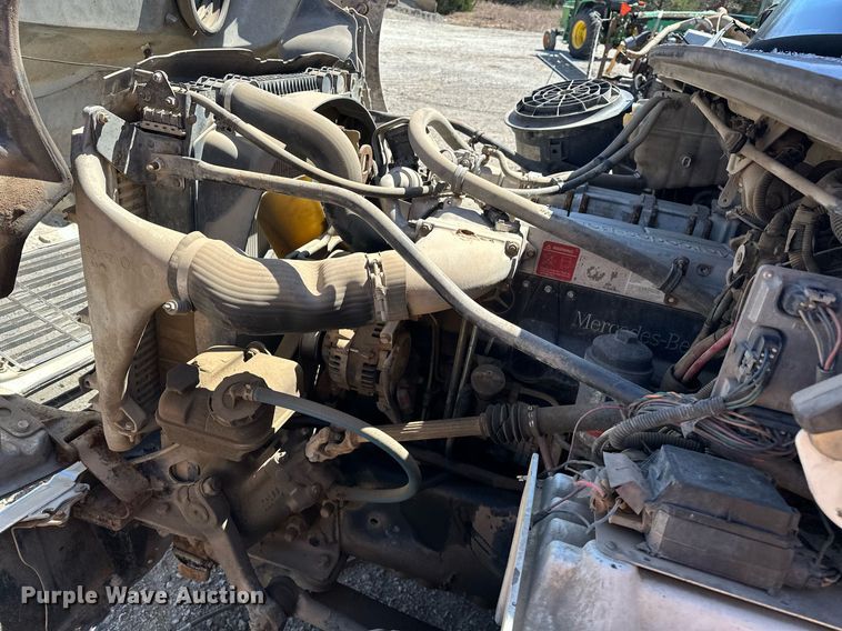 image for item EK0543 2006 Freightliner Business Class M2 semi truck