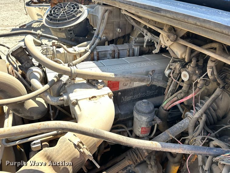 image for item EK0543 2006 Freightliner Business Class M2 semi truck