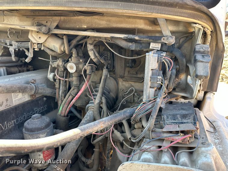 image for item EK0543 2006 Freightliner Business Class M2 semi truck