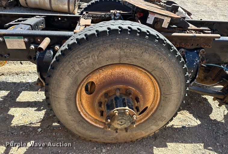 image for item EK0543 2006 Freightliner Business Class M2 semi truck