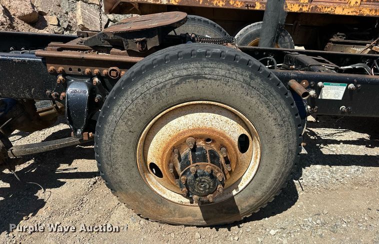 image for item EK0543 2006 Freightliner Business Class M2 semi truck