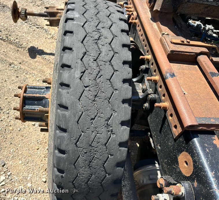 image for item EK0543 2006 Freightliner Business Class M2 semi truck