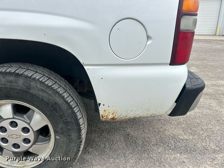 image for item EK2810 2003 Chevrolet Tahoe SUV