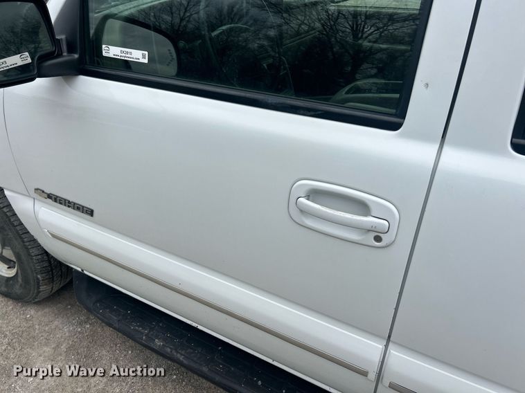 image for item EK2810 2003 Chevrolet Tahoe SUV