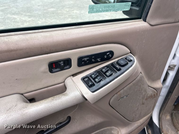 image for item EK2810 2003 Chevrolet Tahoe SUV