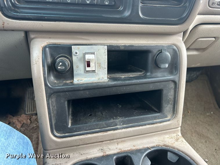 image for item EK2810 2003 Chevrolet Tahoe SUV