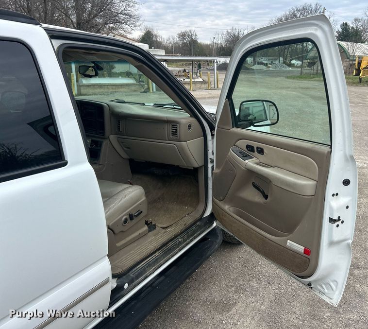 image for item EK2810 2003 Chevrolet Tahoe SUV