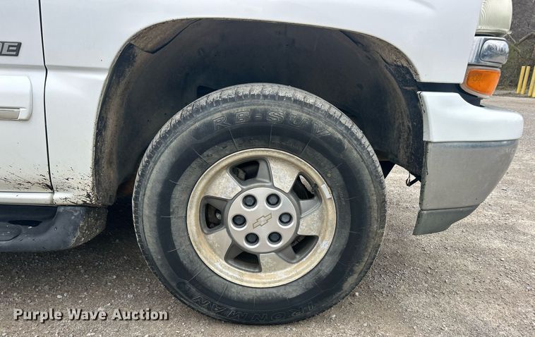 image for item EK2810 2003 Chevrolet Tahoe SUV