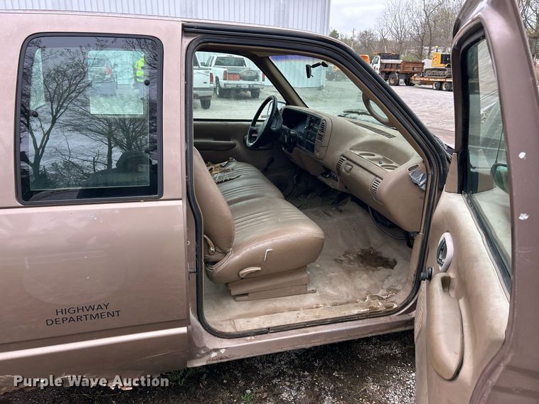 image for item EK2815 1995 Chevrolet Cheyenne 1500 Ext. Cab pickup truck