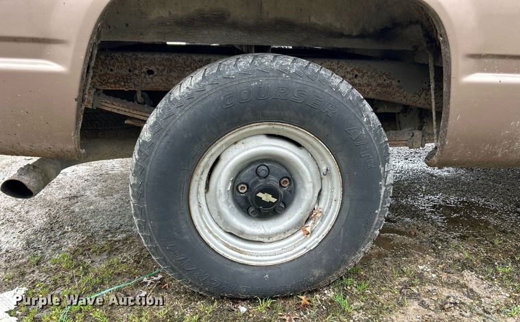 image for item EK2815 1995 Chevrolet Cheyenne 1500 Ext. Cab pickup truck