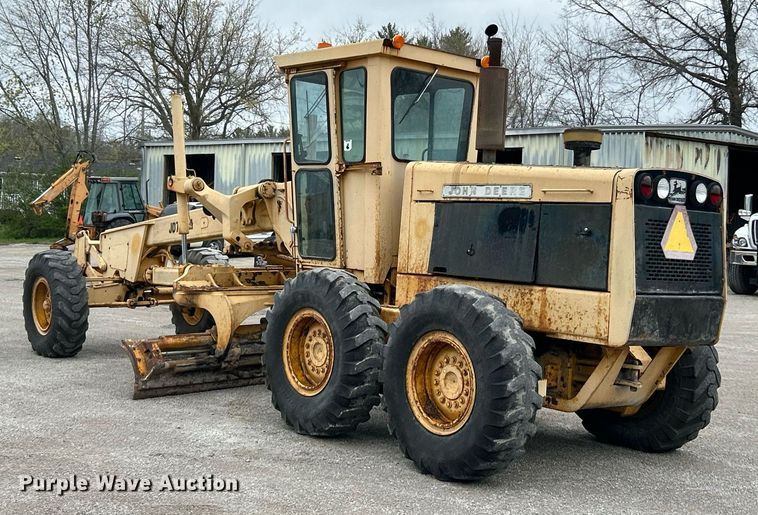 image for item EK2816 1979 John Deere 770-A motor grader