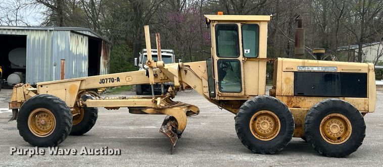 image for item EK2816 1979 John Deere 770-A motor grader