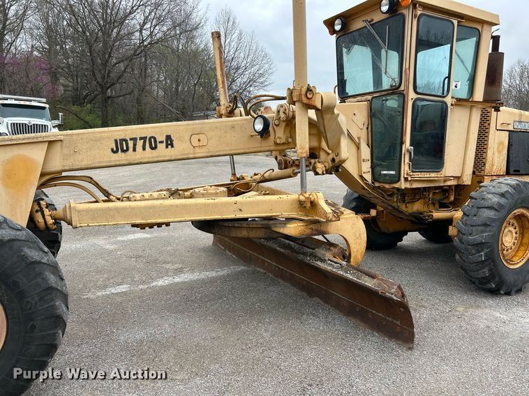 image for item EK2816 1979 John Deere 770-A motor grader