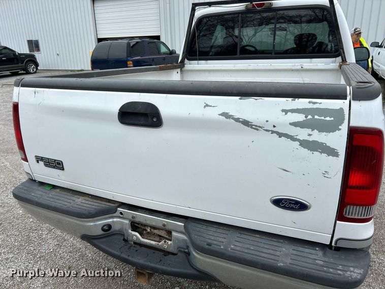 image for item EK2817 2002 Ford F250 Super Duty SuperCab pickup truck