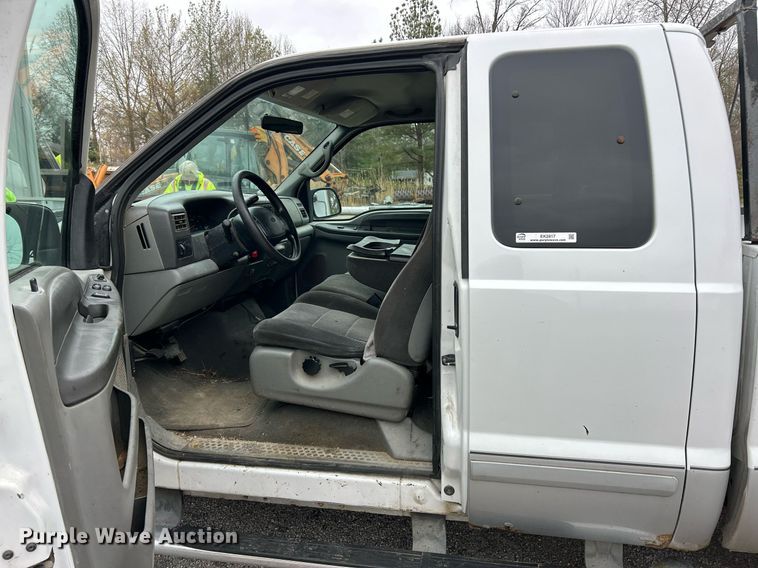 image for item EK2817 2002 Ford F250 Super Duty SuperCab pickup truck